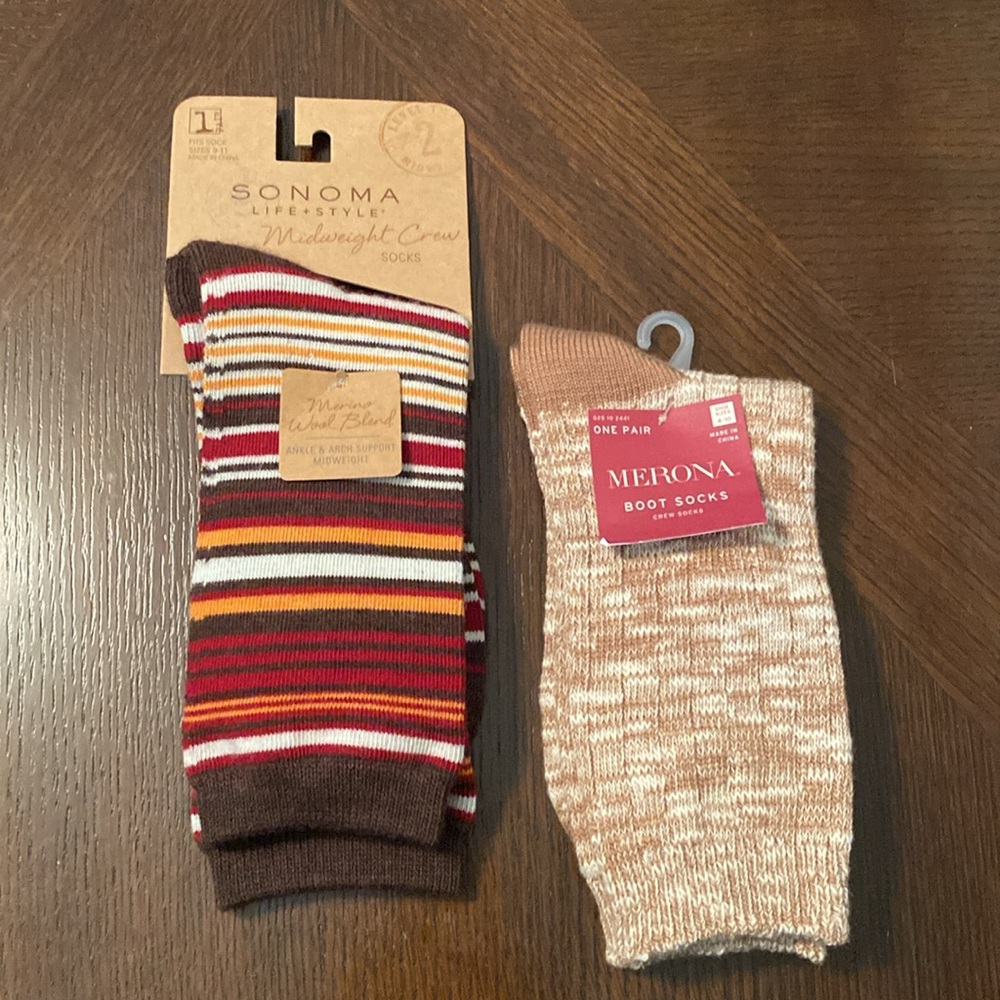 2 Pairs of Women’s Socks